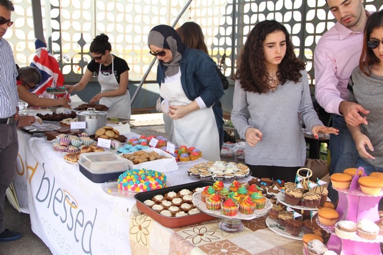 CrumbleBerrys Eat cake for a cause